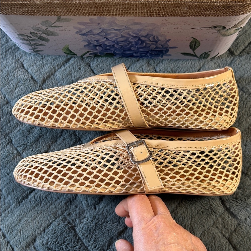 Nieardan Beige Mesh Women's Mesh Loafers
size 8.5 - Picture 6 of 11